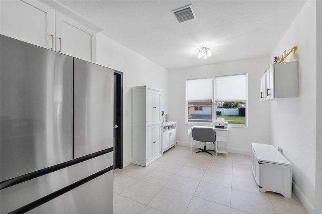 8211 NW 74th Ave, Tamarac, FL 33321