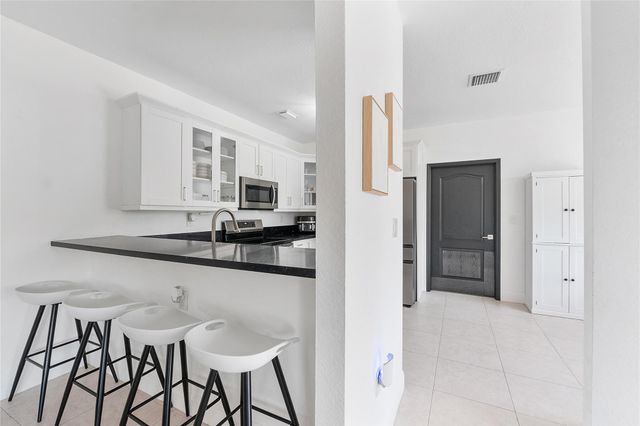 8211 NW 74th Ave, Tamarac, FL 33321