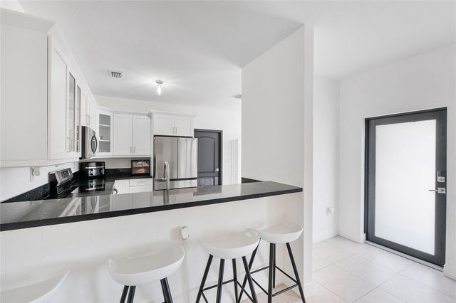 8211 NW 74th Ave, Tamarac, FL 33321