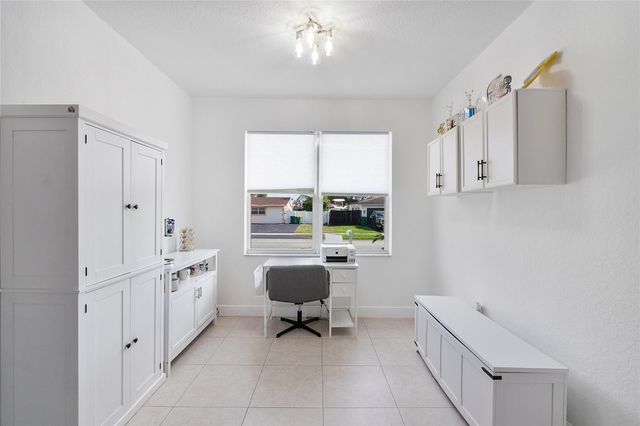 8211 NW 74th Ave, Tamarac, FL 33321