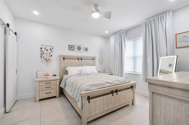 8211 NW 74th Ave, Tamarac, FL 33321