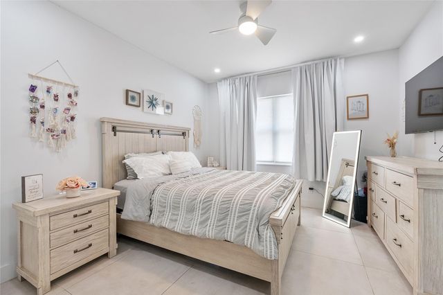 8211 NW 74th Ave, Tamarac, FL 33321