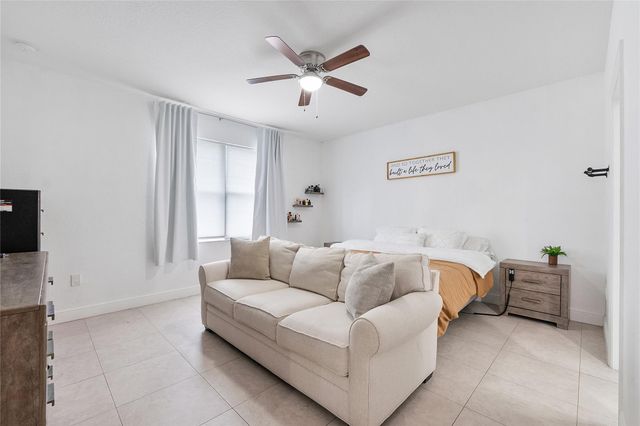 8211 NW 74th Ave, Tamarac, FL 33321