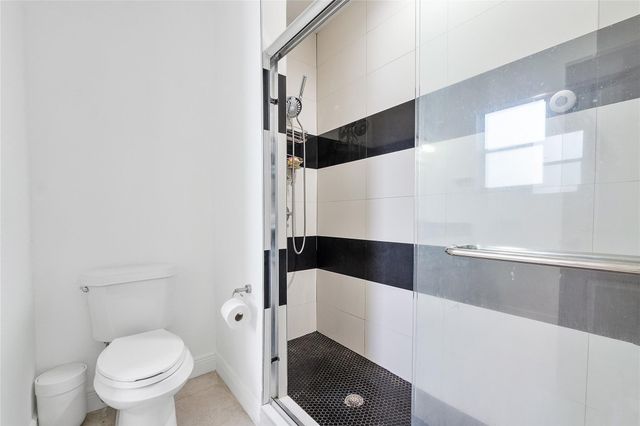 8211 NW 74th Ave, Tamarac, FL 33321