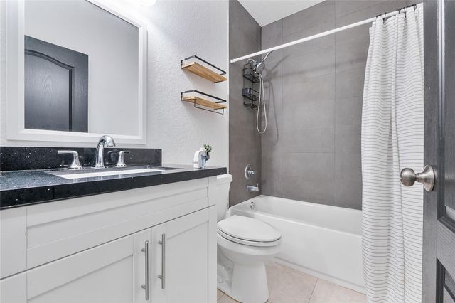 8211 NW 74th Ave, Tamarac, FL 33321