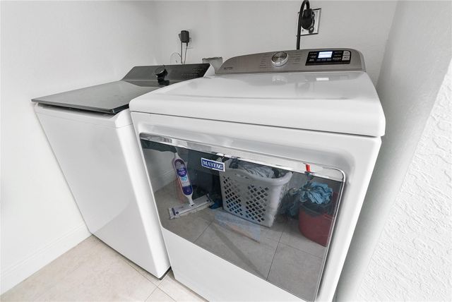 8211 NW 74th Ave, Tamarac, FL 33321