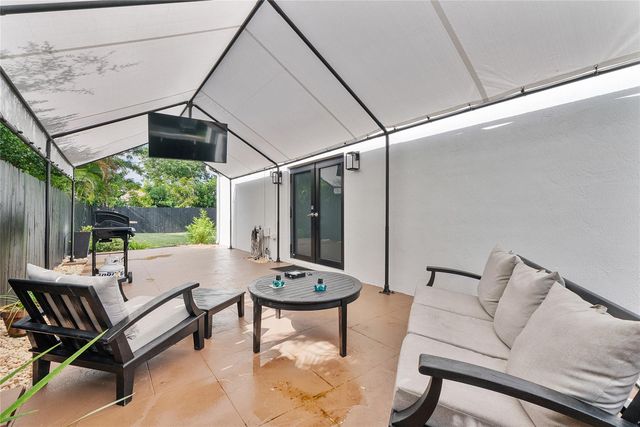 8211 NW 74th Ave, Tamarac, FL 33321