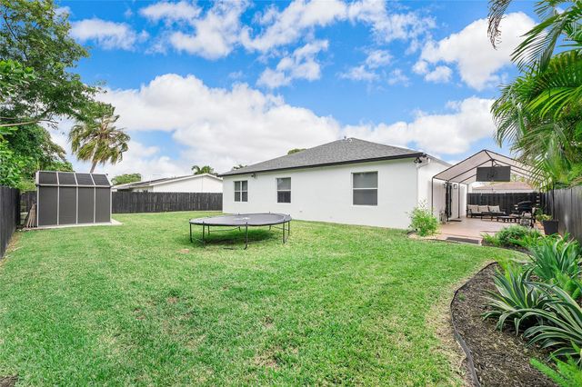 8211 NW 74th Ave, Tamarac, FL 33321