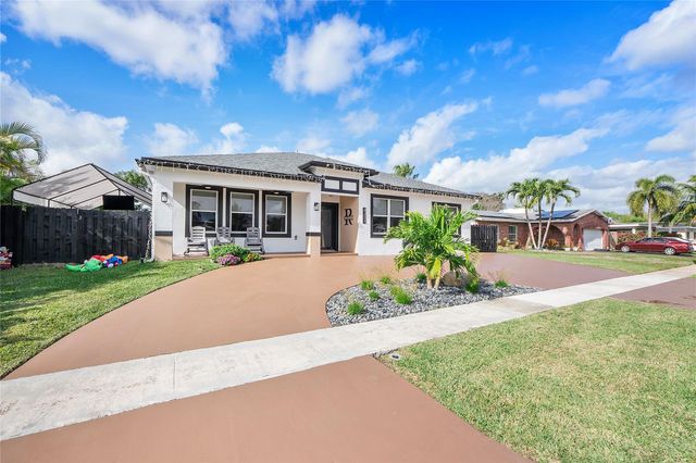 8211 NW 74th Ave, Tamarac, FL 33321