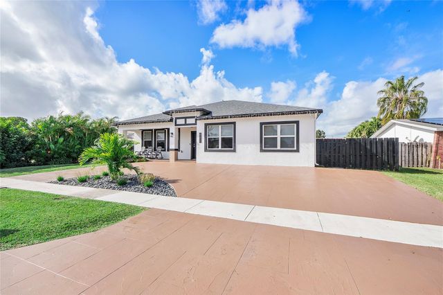 8211 NW 74th Ave, Tamarac, FL 33321