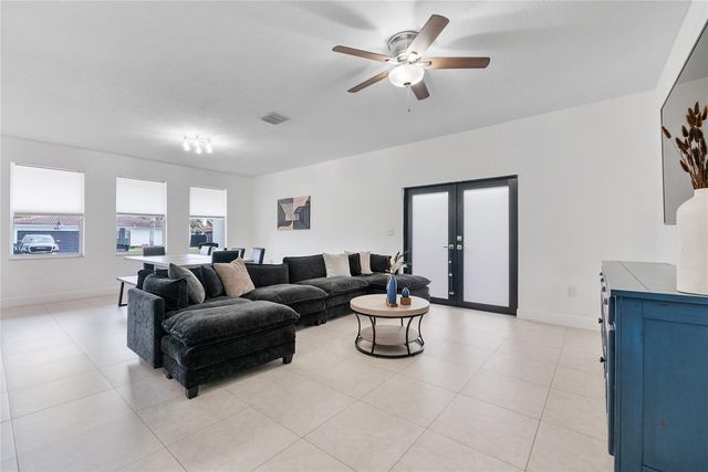 8211 NW 74th Ave, Tamarac, FL 33321