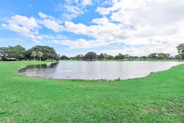 8211 NW 74th Ave, Tamarac, FL 33321