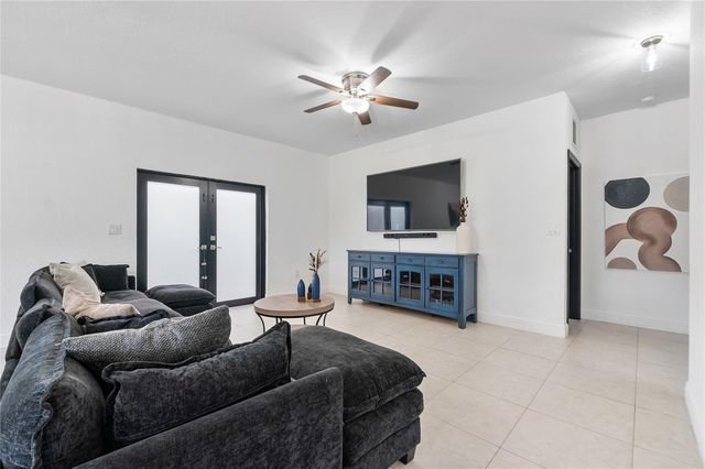 8211 NW 74th Ave, Tamarac, FL 33321