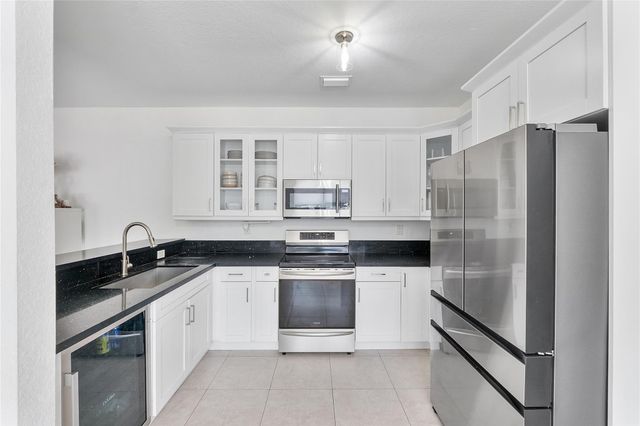 8211 NW 74th Ave, Tamarac, FL 33321