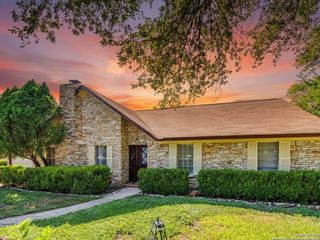 425 Golfcrest, Windcrest, TX 78239
