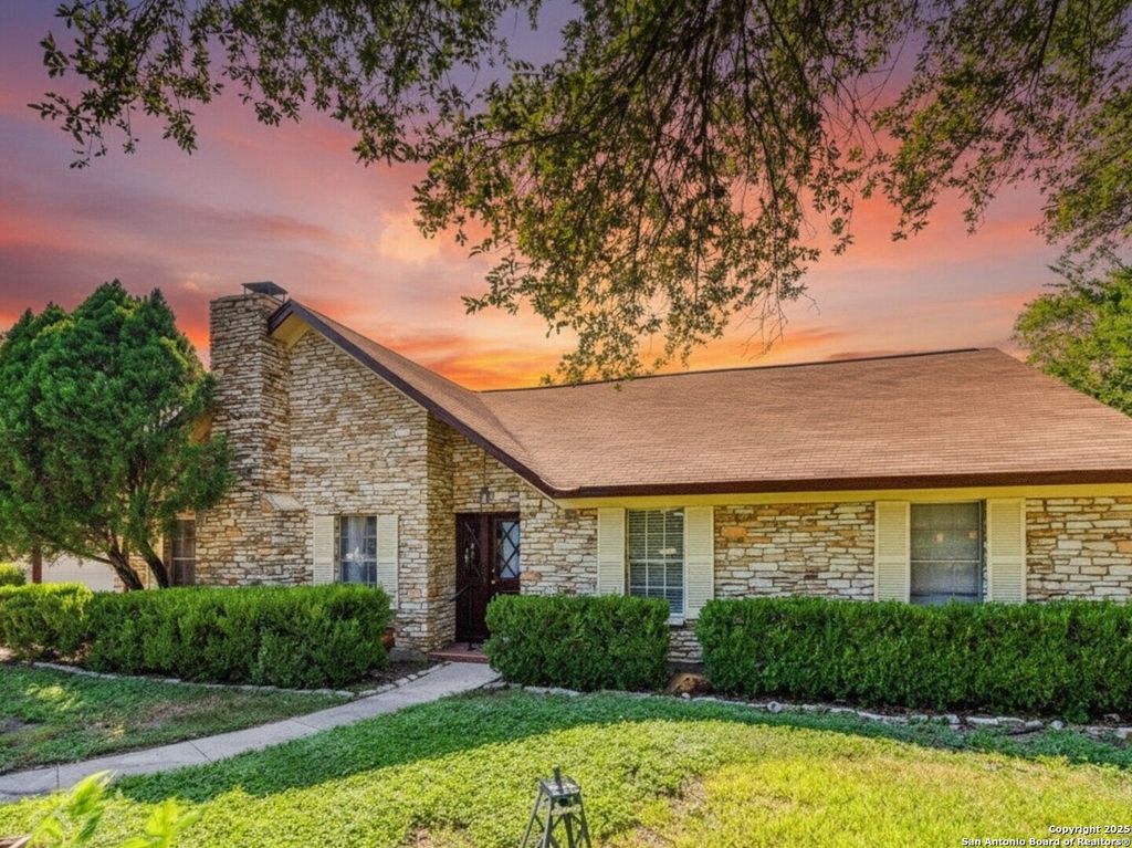 425 Golfcrest, Windcrest, TX 78239