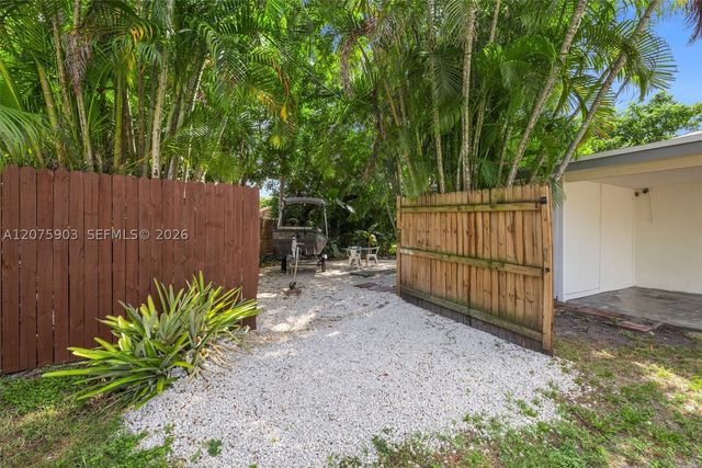5741 Simms St, Hollywood, FL 33021