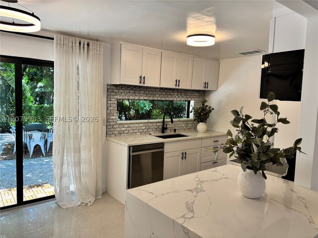 5741 Simms St, Hollywood, FL 33021