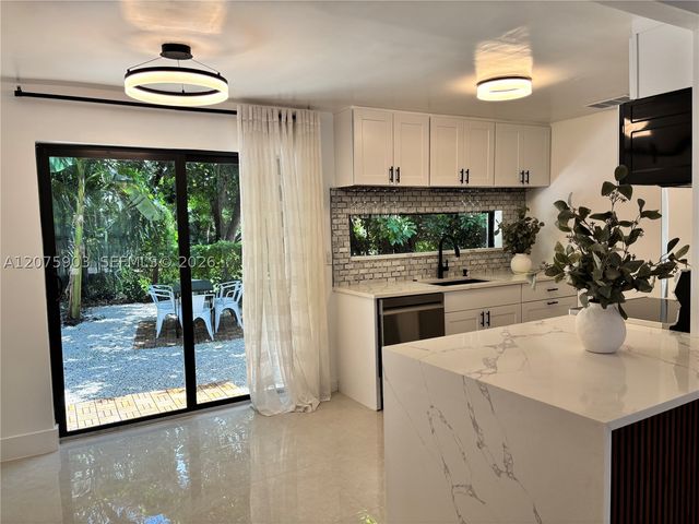 5741 Simms St, Hollywood, FL 33021