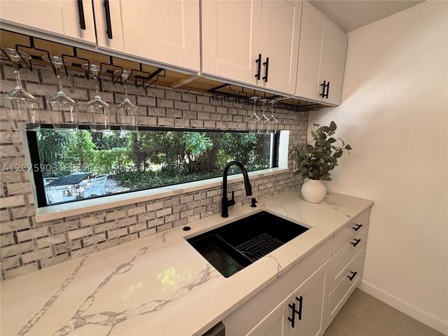 5741 Simms St, Hollywood, FL 33021