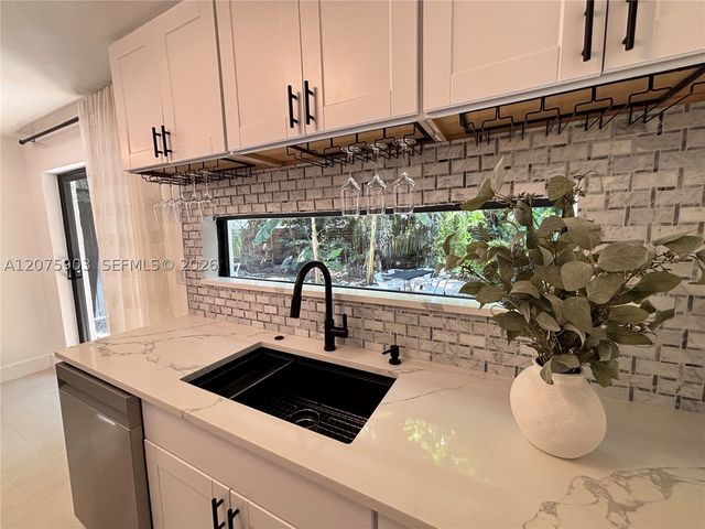 5741 Simms St, Hollywood, FL 33021