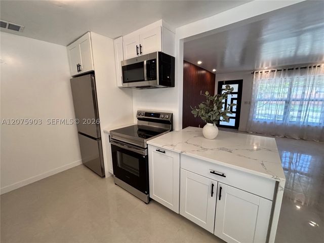 5741 Simms St, Hollywood, FL 33021