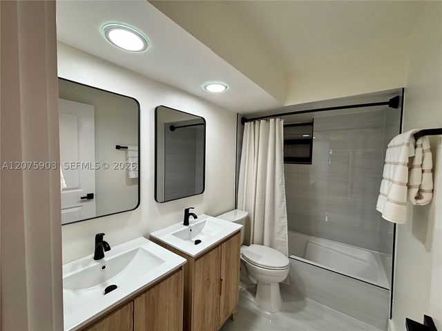 5741 Simms St, Hollywood, FL 33021