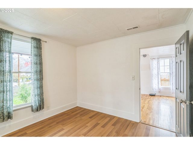 1321 Se MILL St, Roseburg, OR 97470