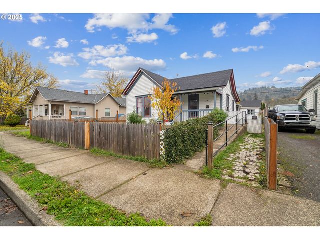 1321 Se MILL St, Roseburg, OR 97470