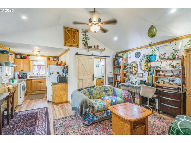 1321 Se MILL St, Roseburg, OR 97470