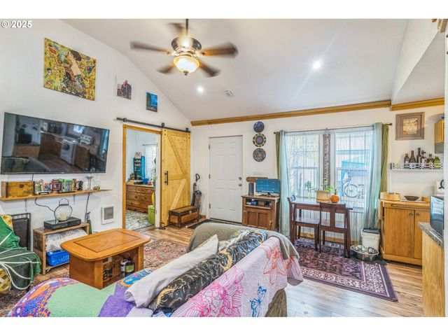 1321 Se MILL St, Roseburg, OR 97470