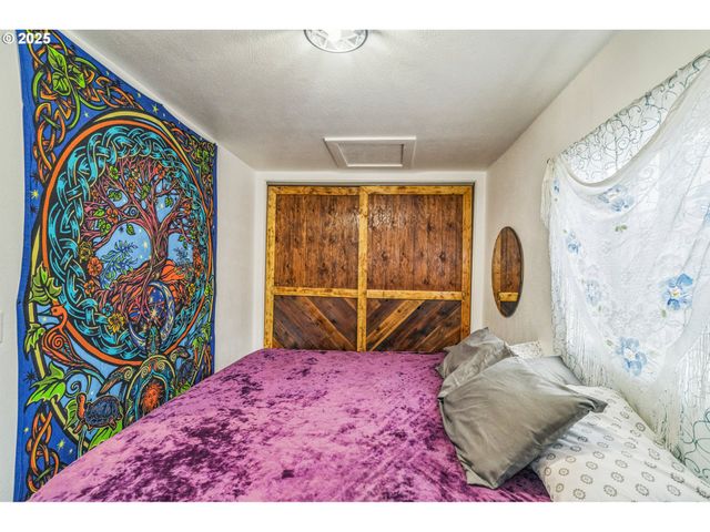 1321 Se MILL St, Roseburg, OR 97470