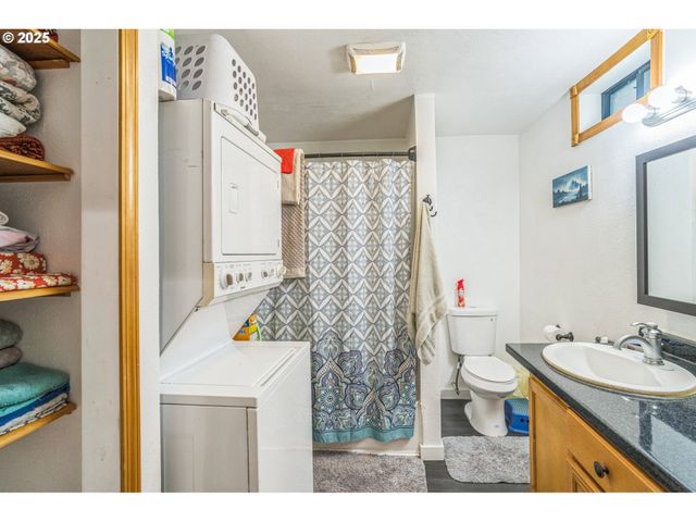 1321 Se MILL St, Roseburg, OR 97470