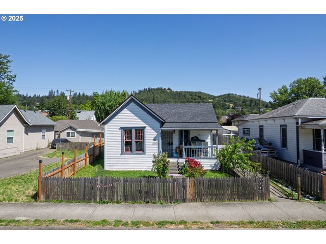 1321 Se MILL St, Roseburg, OR 97470