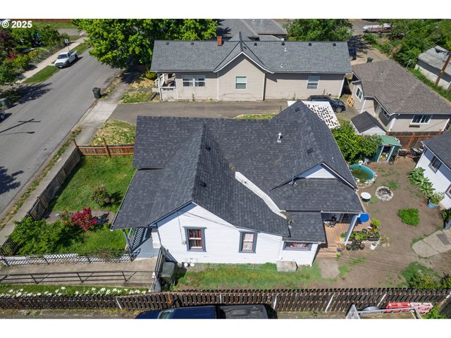 1321 Se MILL St, Roseburg, OR 97470