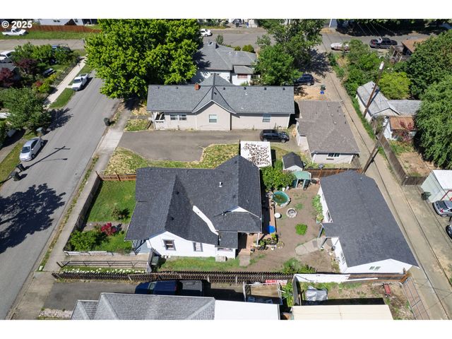 1321 Se MILL St, Roseburg, OR 97470