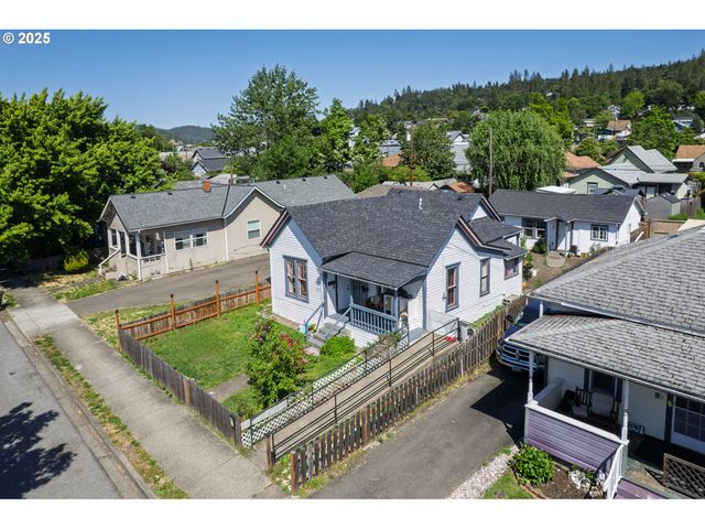 1321 Se MILL St, Roseburg, OR 97470