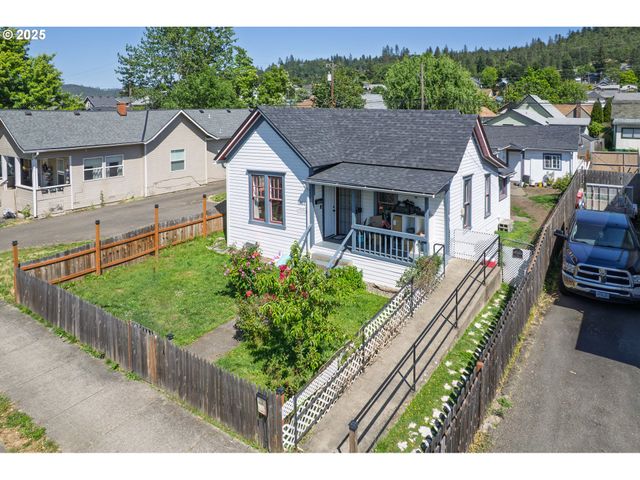1321 Se MILL St, Roseburg, OR 97470