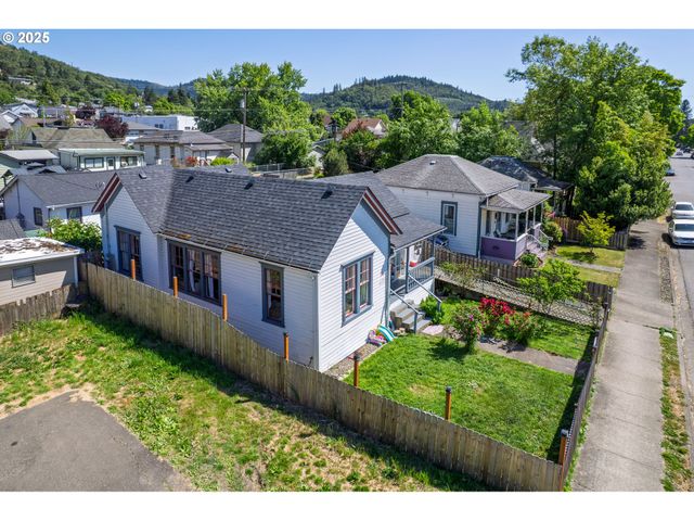 1321 Se MILL St, Roseburg, OR 97470