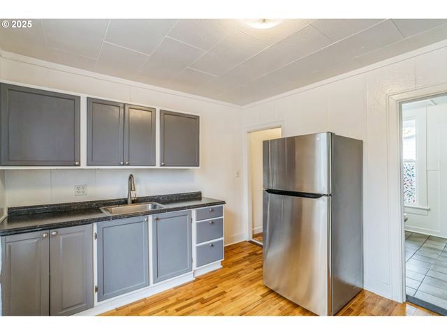 1321 Se MILL St, Roseburg, OR 97470
