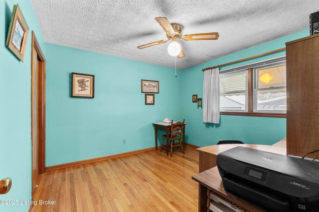 8606 Smithton Rd, Louisville, KY 40219