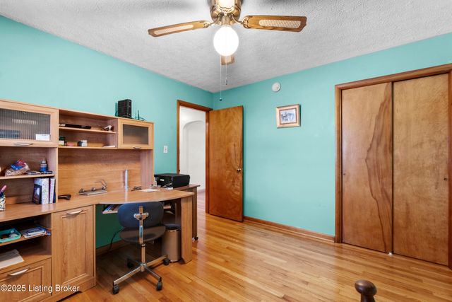 8606 Smithton Rd, Louisville, KY 40219