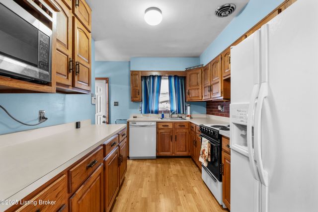 8606 Smithton Rd, Louisville, KY 40219