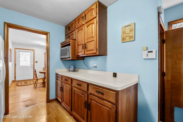 8606 Smithton Rd, Louisville, KY 40219