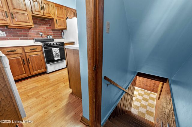 8606 Smithton Rd, Louisville, KY 40219