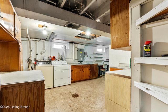 8606 Smithton Rd, Louisville, KY 40219