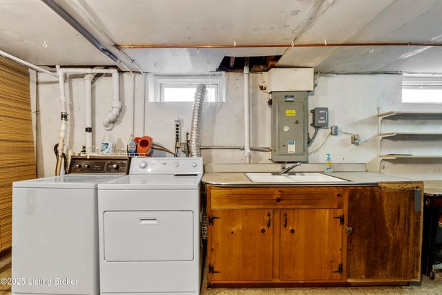 8606 Smithton Rd, Louisville, KY 40219