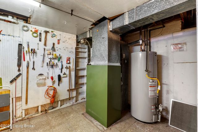 8606 Smithton Rd, Louisville, KY 40219