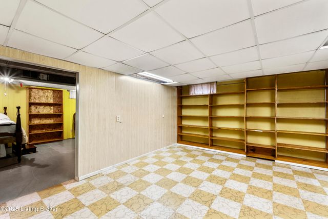 8606 Smithton Rd, Louisville, KY 40219