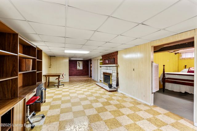 8606 Smithton Rd, Louisville, KY 40219